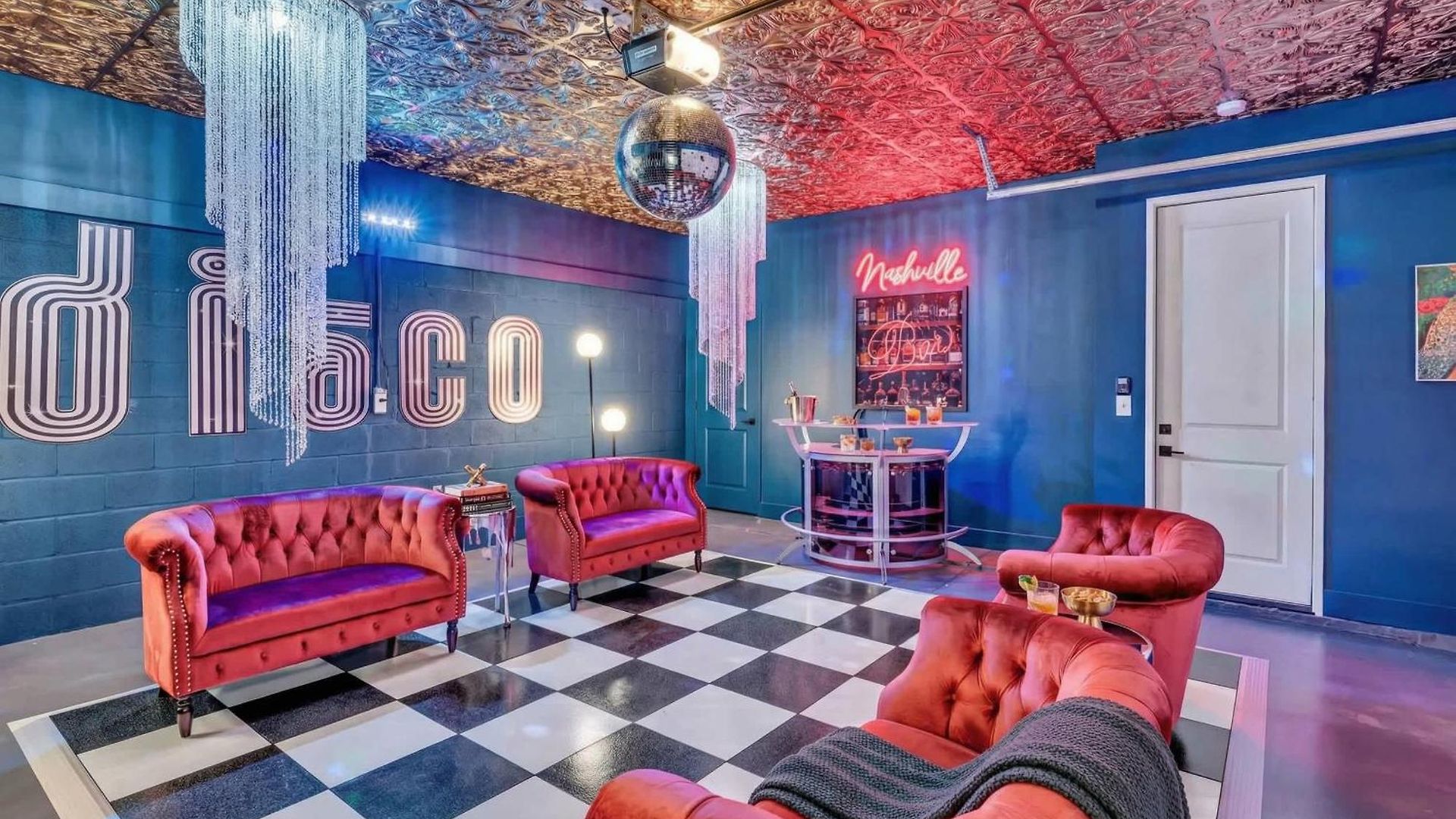 Disco Themed Hot Tub & Rooftop Decks In *