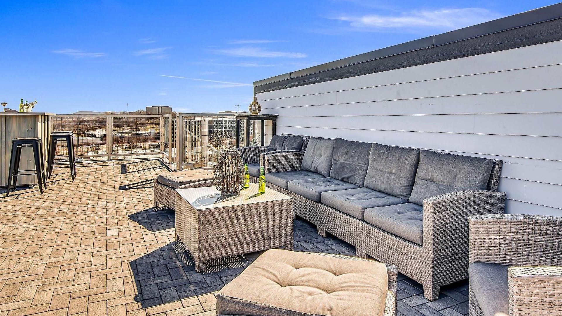 Spectacular Double Rooftop 7 Mins To Broadway Holiday home