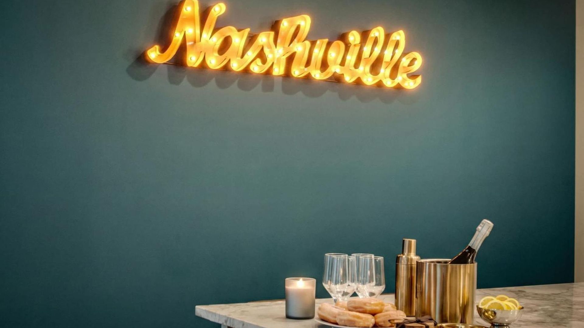 Rooftop Downtown Views - Bluebird Karaoke Nashville
