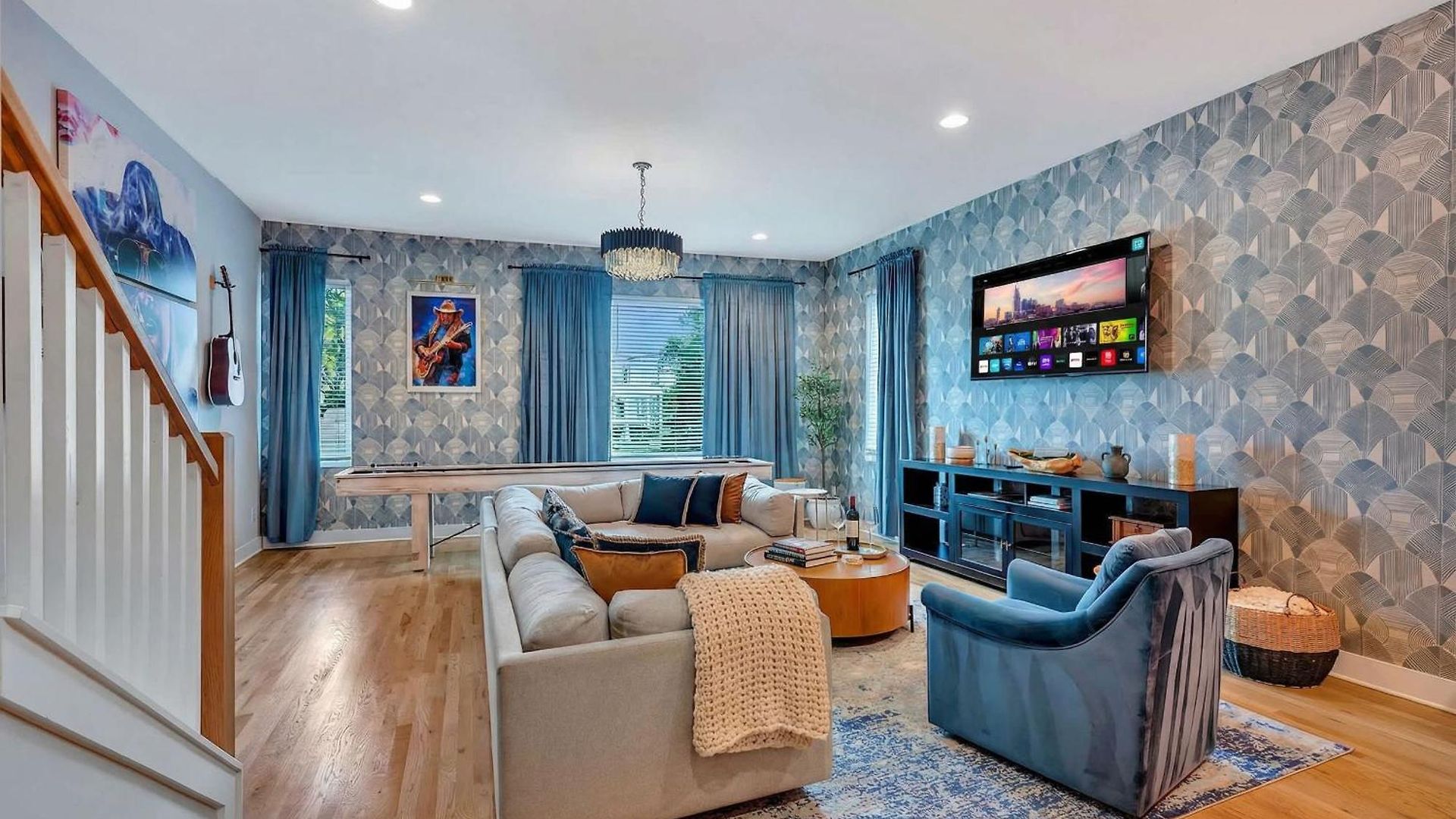 Holiday home Rooftop Deck & Shuffleboard Bbq Near Downtown *