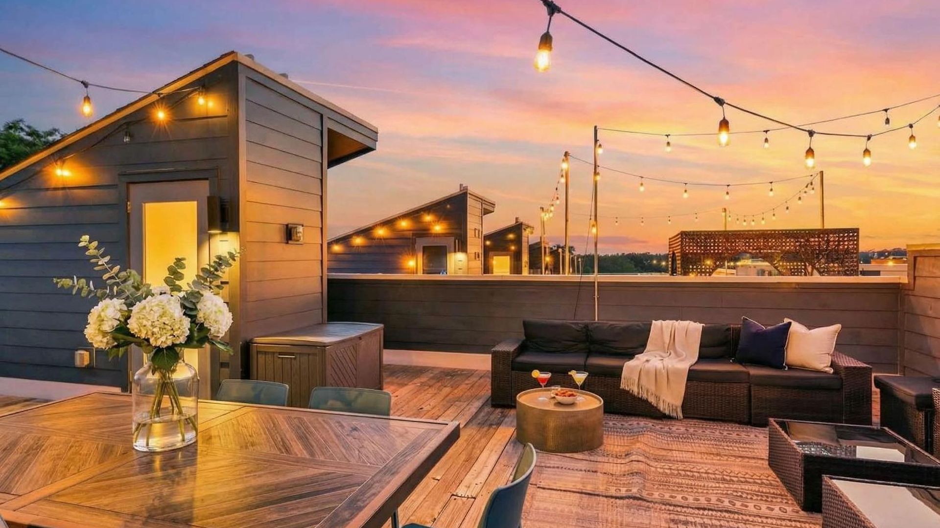 Holiday home Rooftop Deck 2 Car Garage Near Downtown *