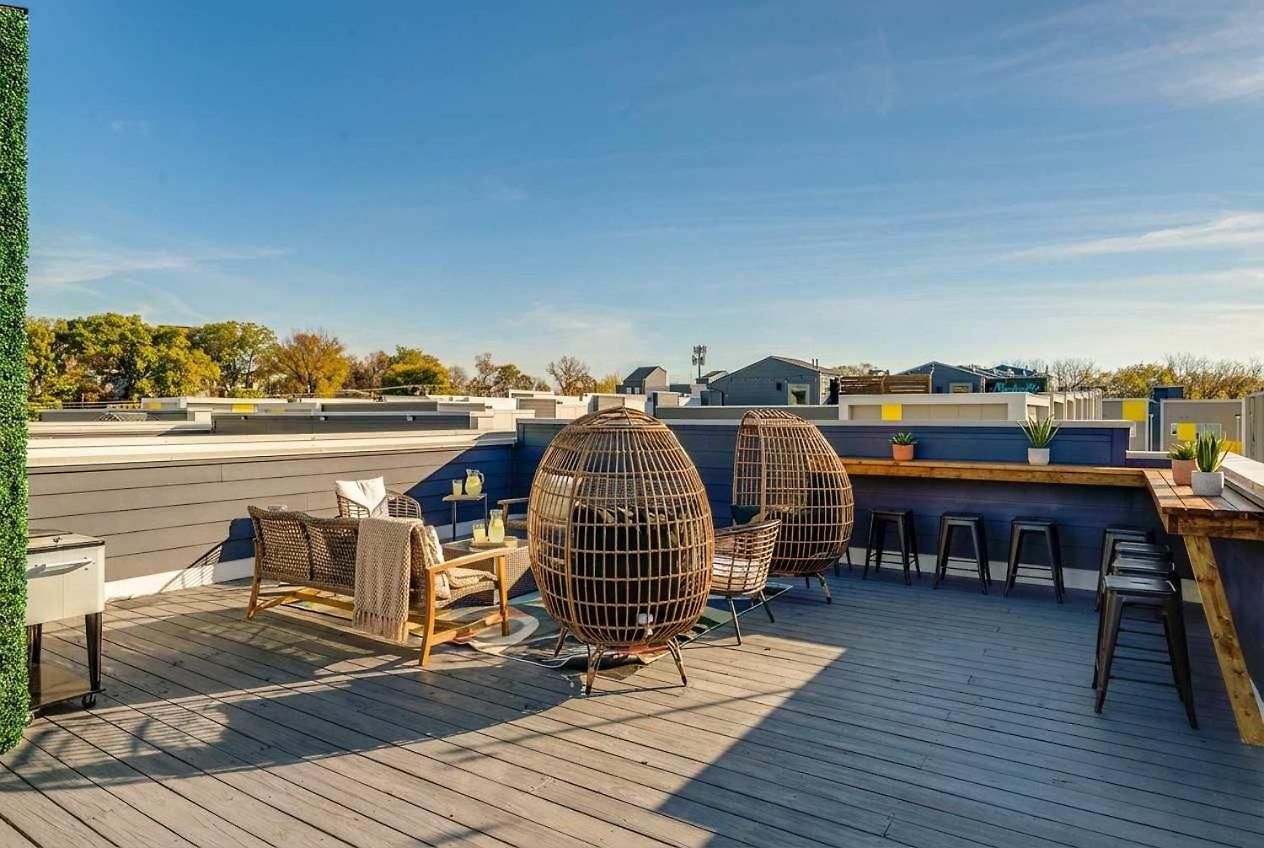 Rooftop Views Ping Pong Lounge Holiday home *