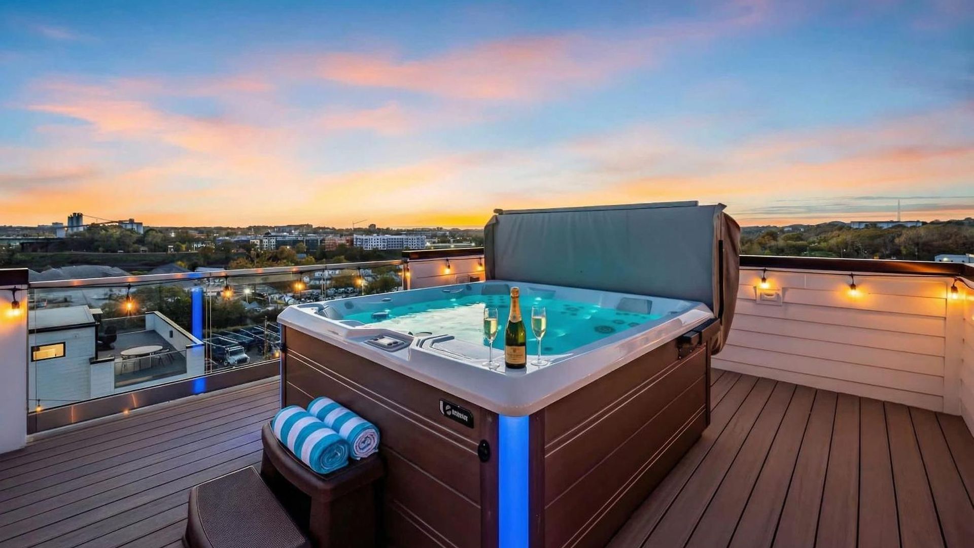 Disco Themed Hot Tub & Rooftop Decks In *