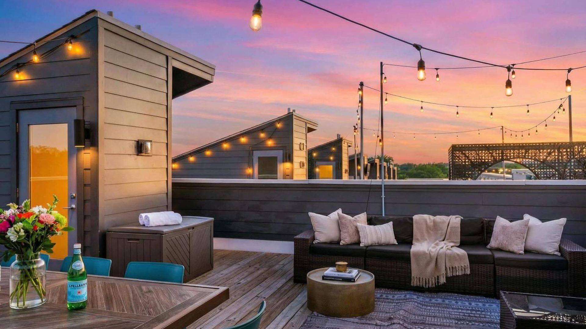 Rooftop Deck 2 Car Garage Near Downtown *