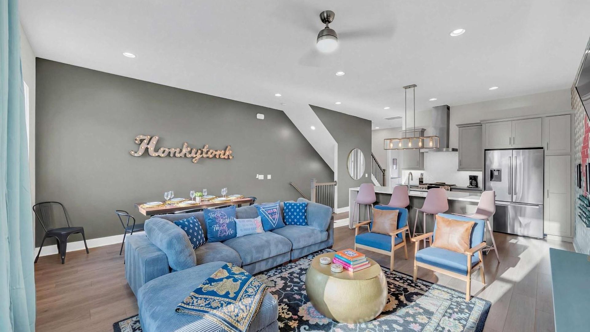 Brand New Views Karaoke Near Downtown Holiday home