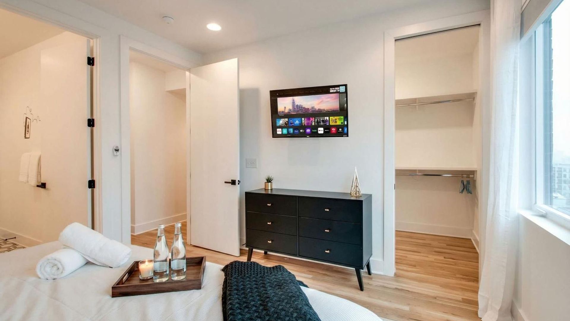 Rooftop Downtown Views - Bluebird Karaoke Holiday home *