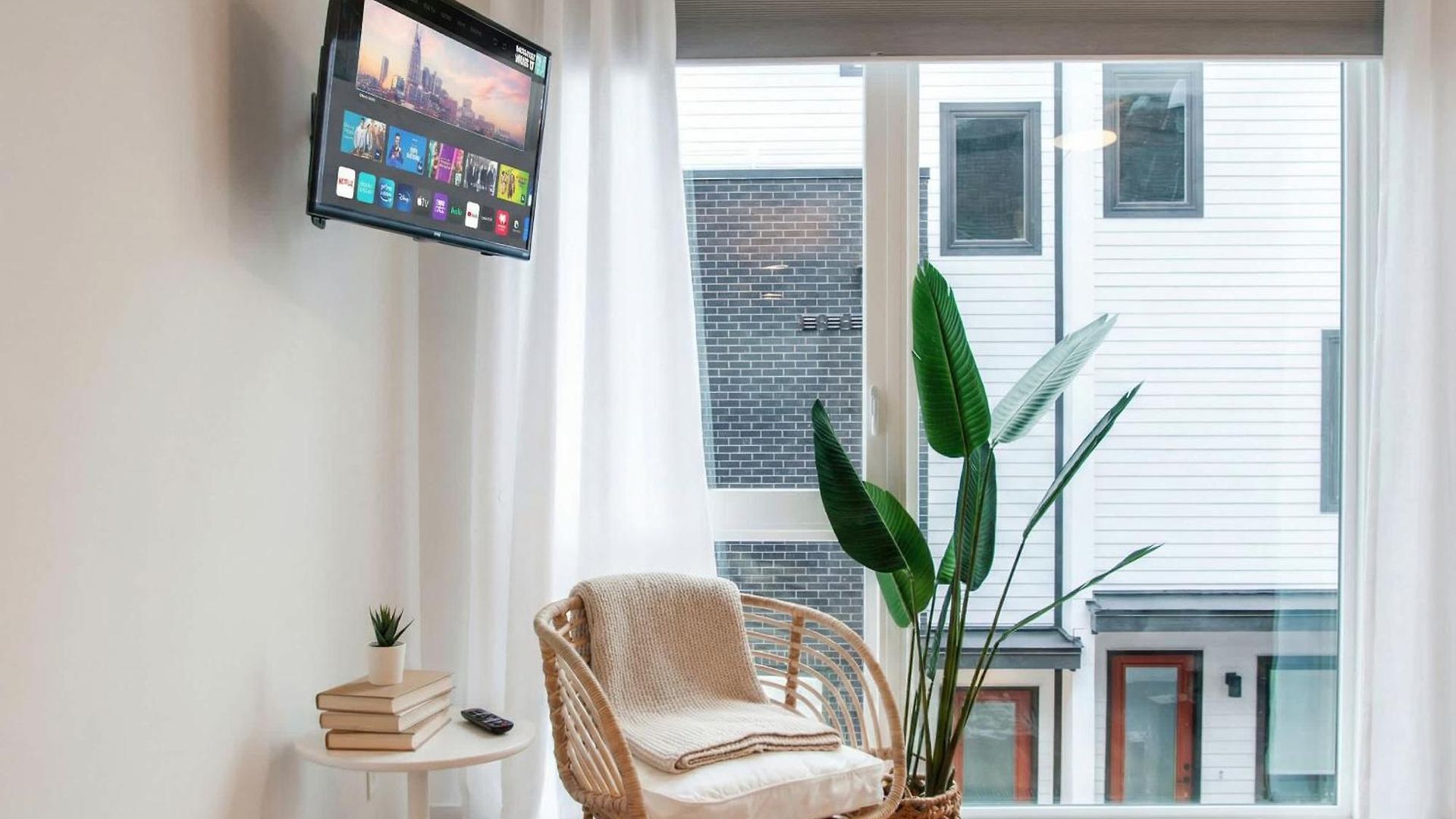 Rooftop Downtown Views - Bluebird Karaoke Holiday home *