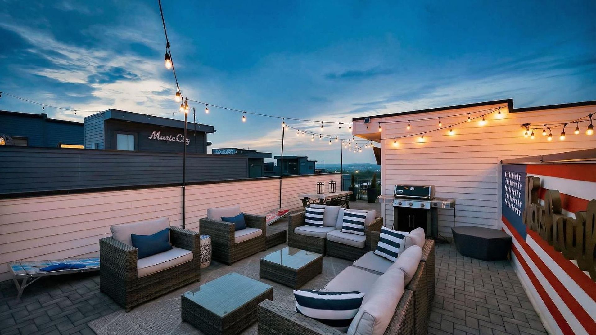 Holiday home Rooftop Deck & Shuffleboard Bbq Near Downtown Nashville