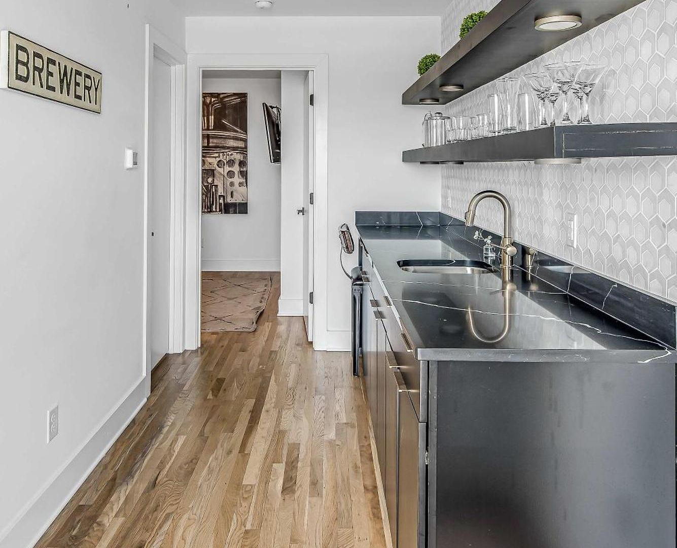 Spectacular Double Rooftop 7 Mins To Broadway Holiday home