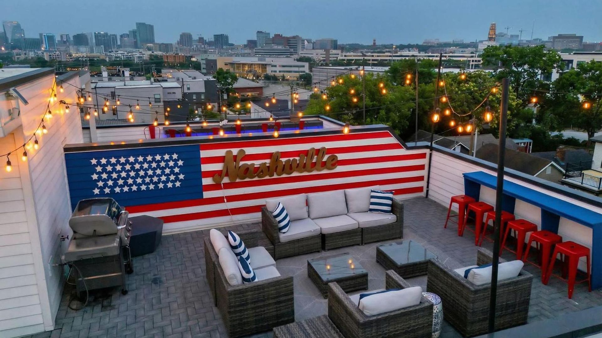 Rooftop Deck & Shuffleboard Bbq Near Downtown Nashville