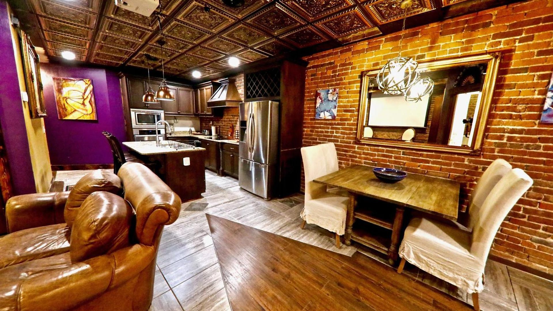 Holiday home Broadway 4br 2bth 2500sf Art Gallery And Steam