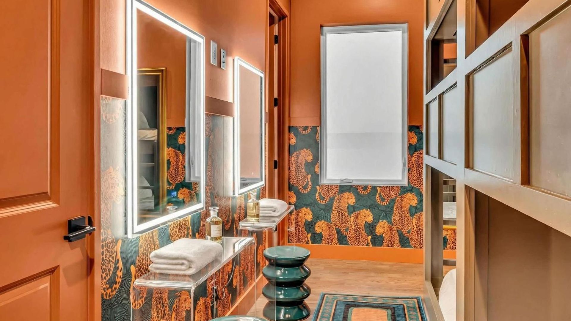 Holiday home Disco Themed Hot Tub & Rooftop Decks In Nashville