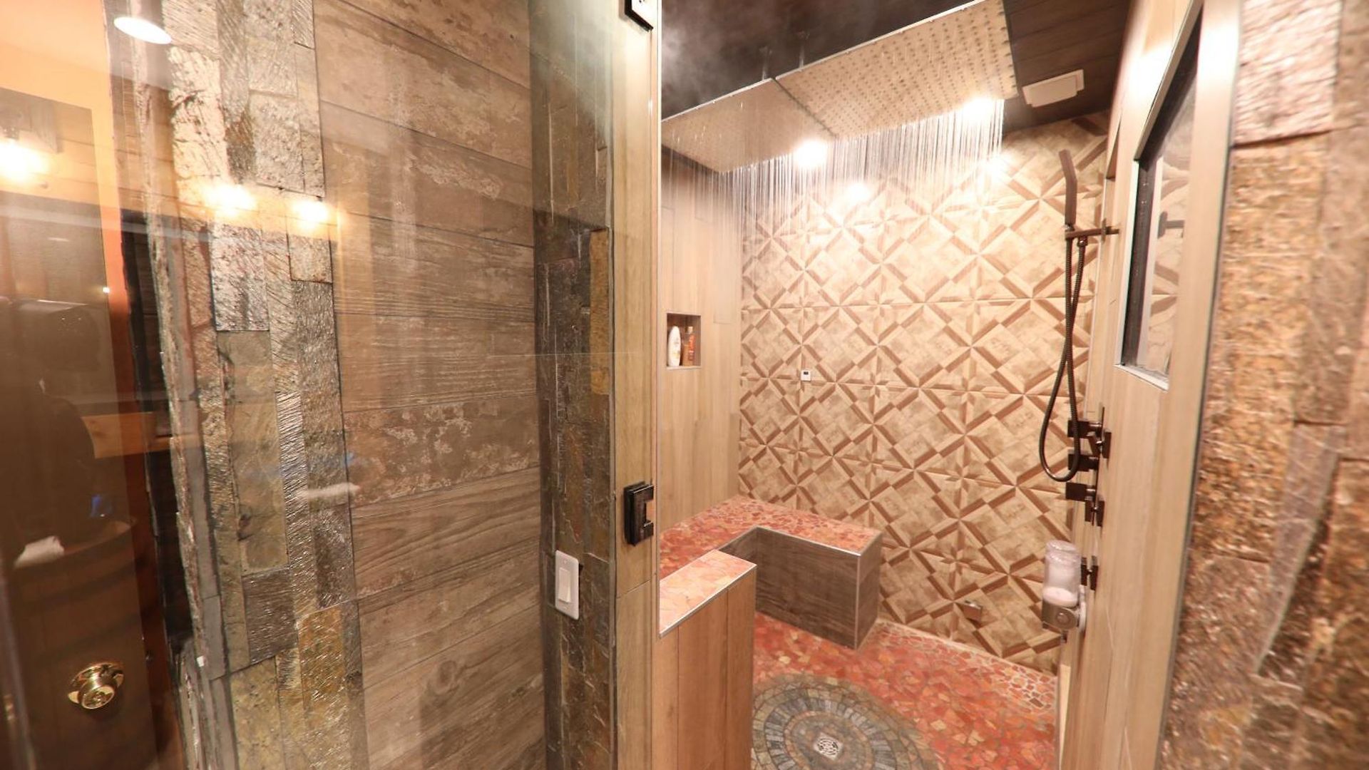 Broadway 4br 2bth 2500sf Art Gallery And Steam