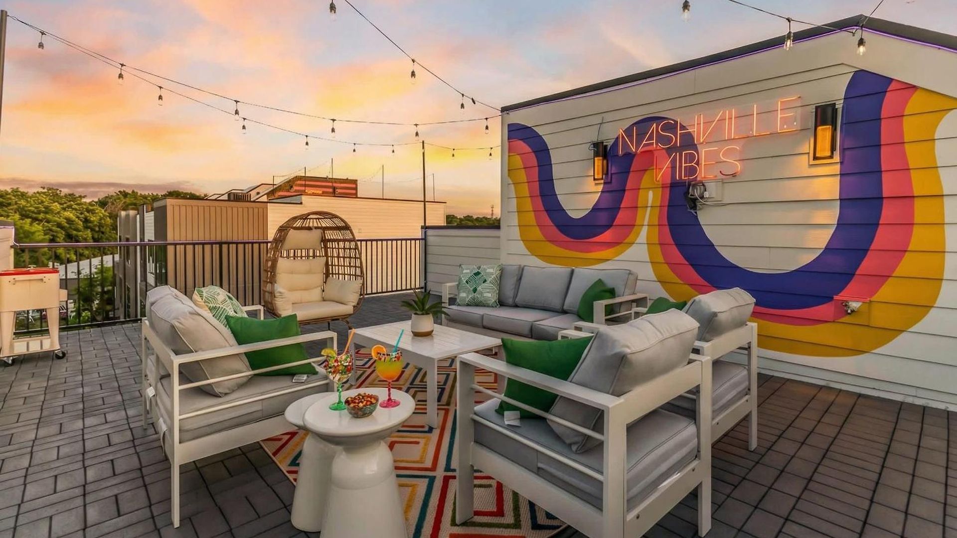 Game & Rooftop Deck At Downtown Holiday home