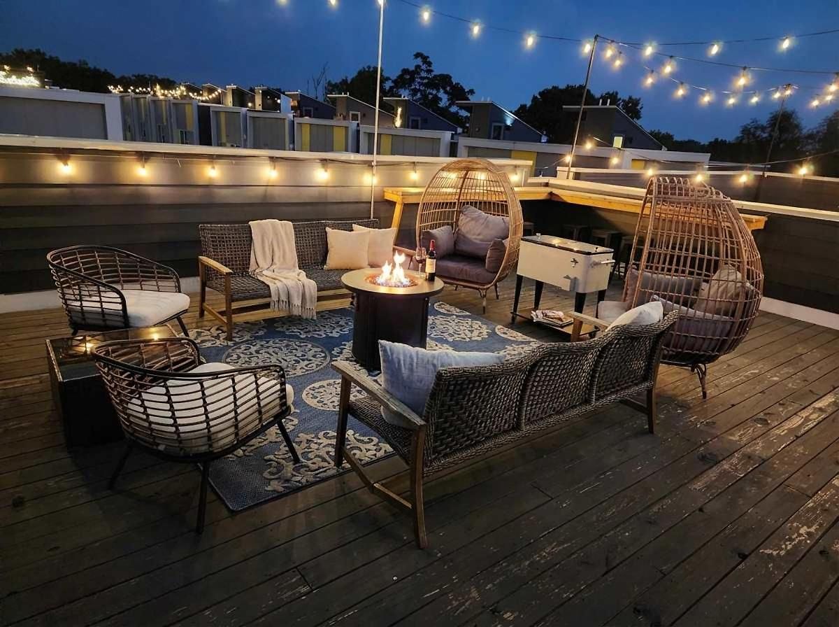 Rooftop Views Ping Pong Lounge Holiday home *
