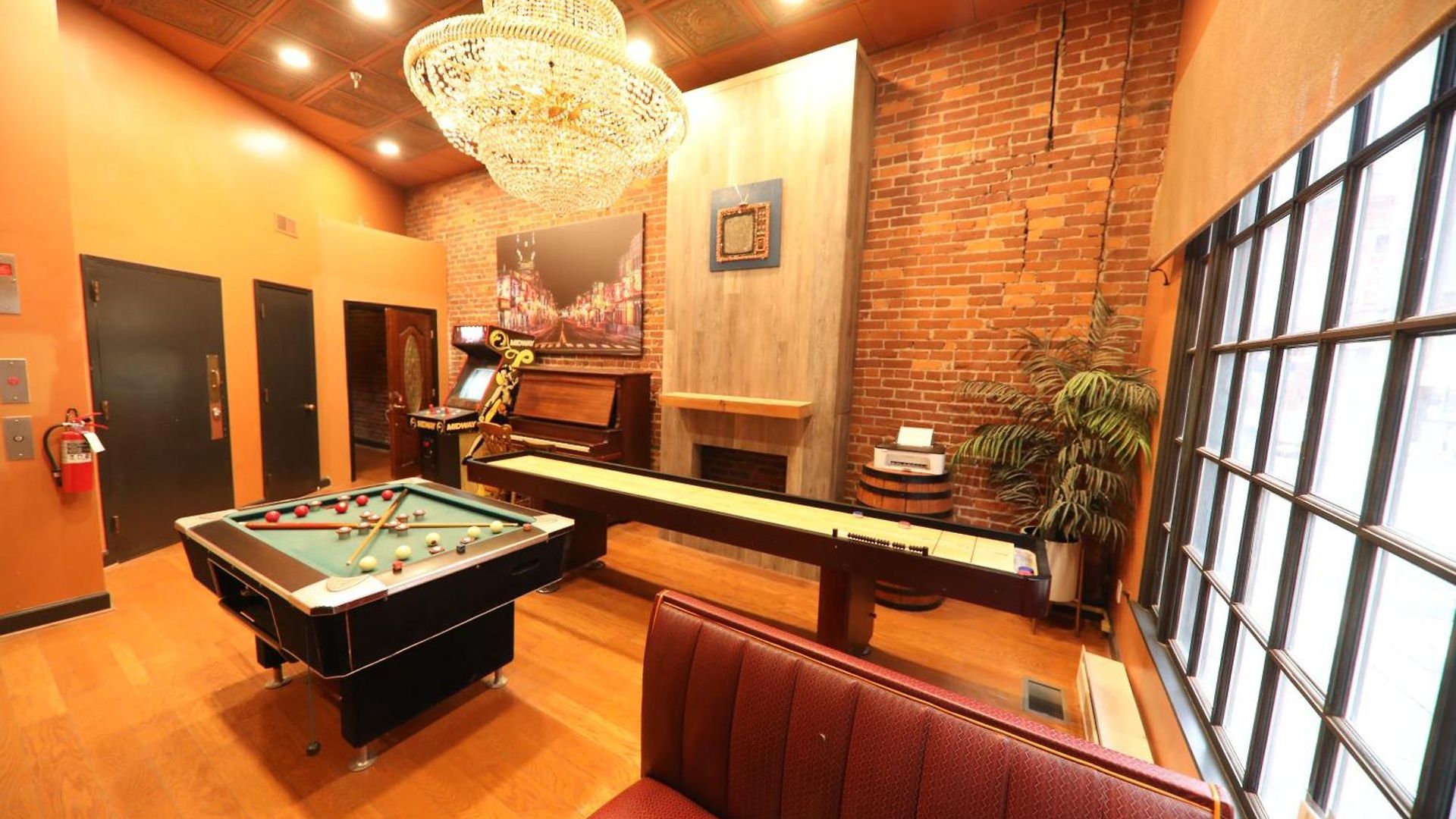 Broadway 4br 2bth 2500sf Art Gallery And Steam Nashville