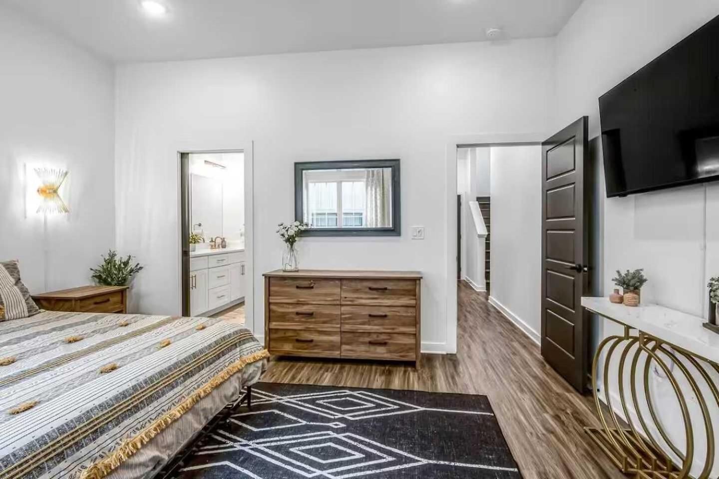 Holiday home Johnny And June House - Walk To Bars Quick Uber To Downtown *