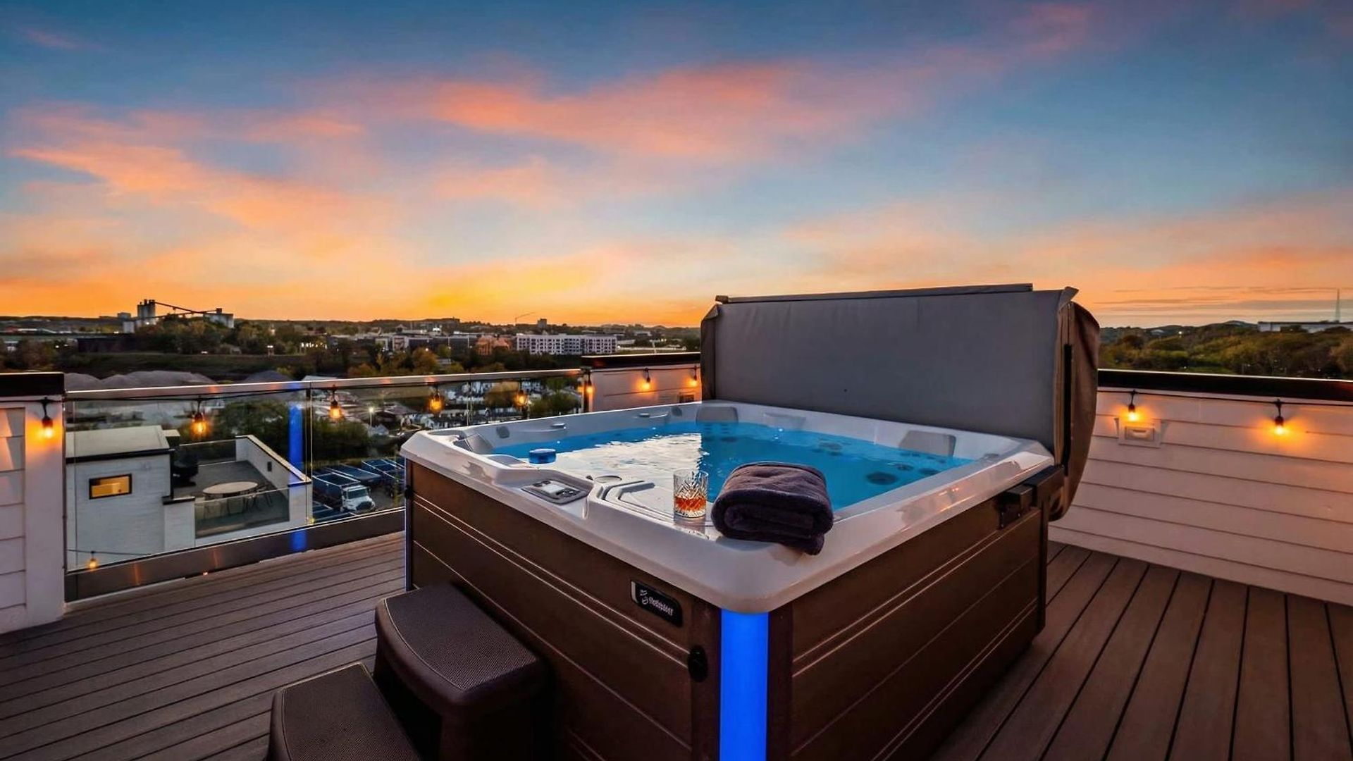 Holiday home Disco Themed Hot Tub & Rooftop Decks In
