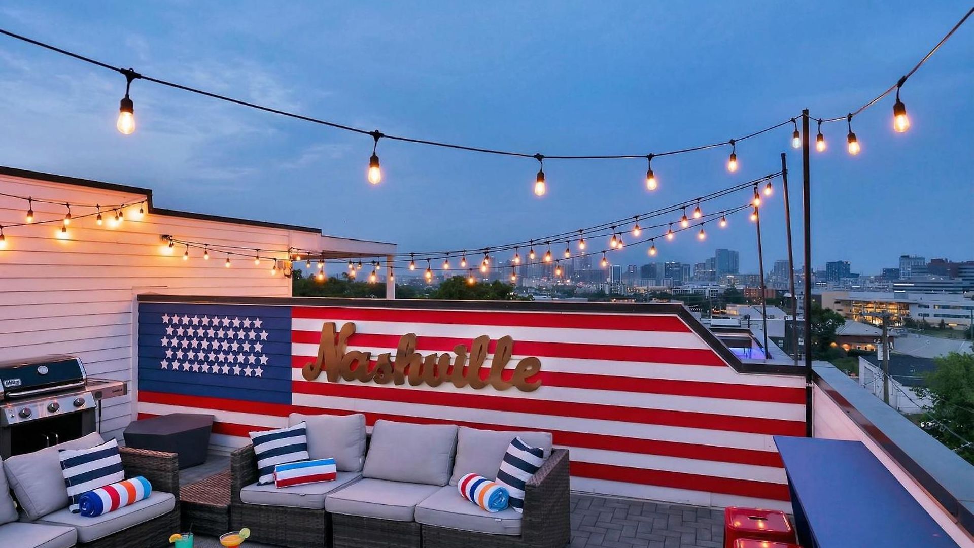 Rooftop Deck & Shuffleboard Bbq Near Downtown * Nashville