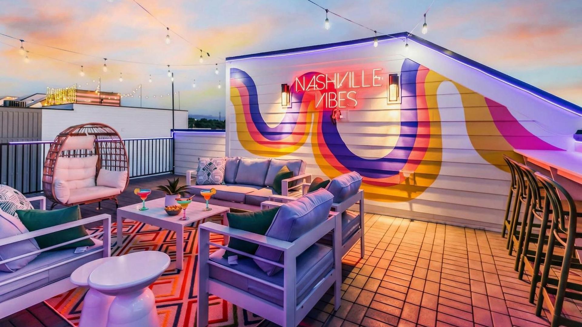 Game & Rooftop Deck At Downtown Holiday home
