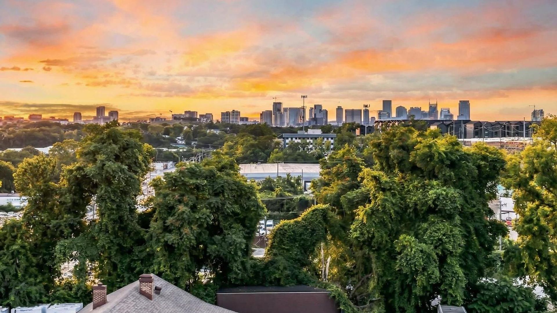 Game & Rooftop Deck At Downtown Holiday home Nashville