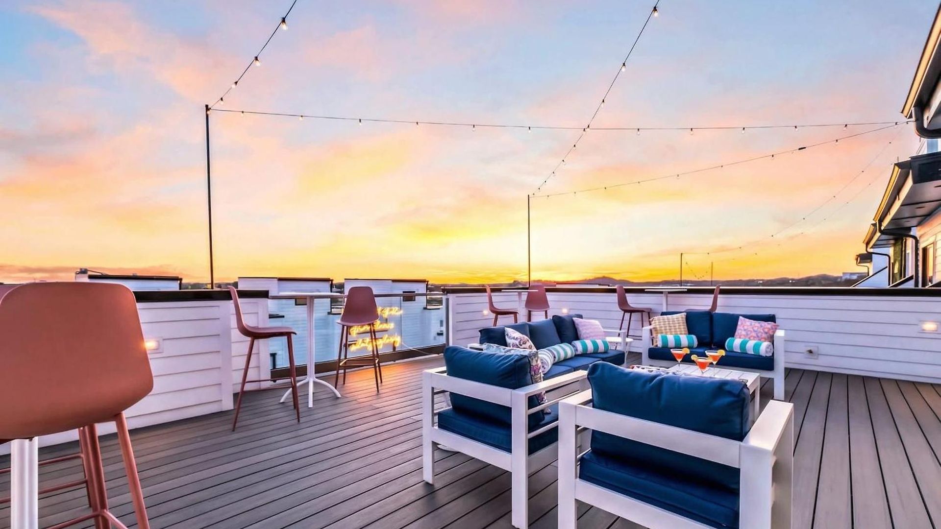 Taylor Swift Inspired Hot Tub Rooftop Deck Views