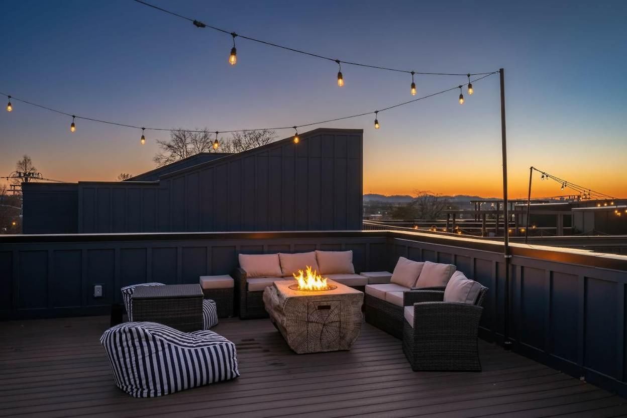 Rooftop Deck Hot Tub & Game In * Nashville