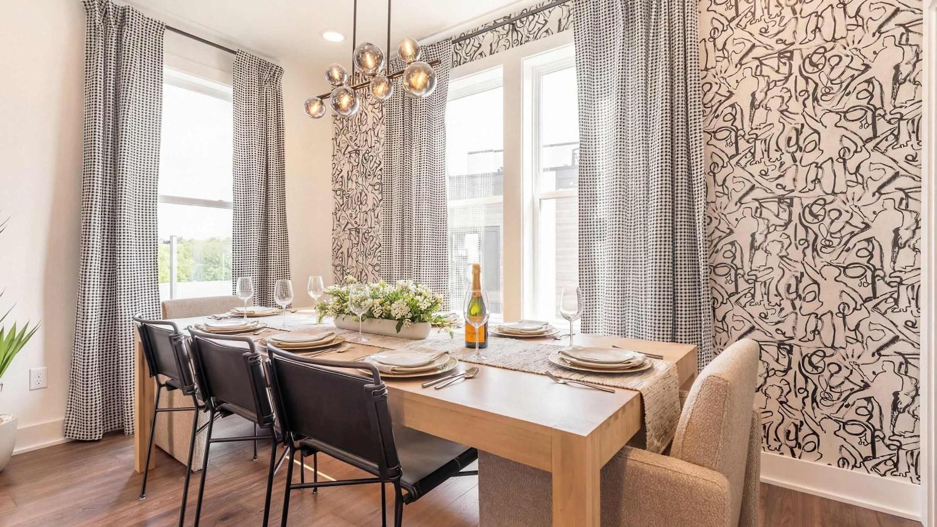 Luxe 4br Retreat With Rooftop Fire Pit & Garage *
