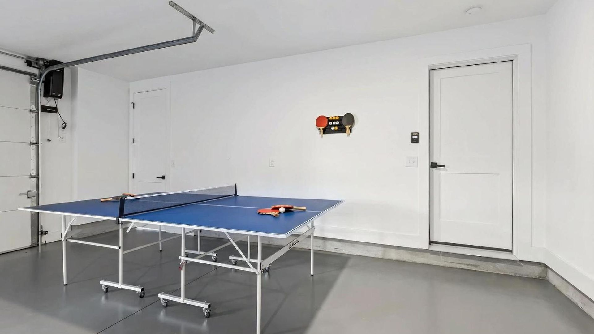 Hot Tub Poker Pool Table & Rooftop Mls View