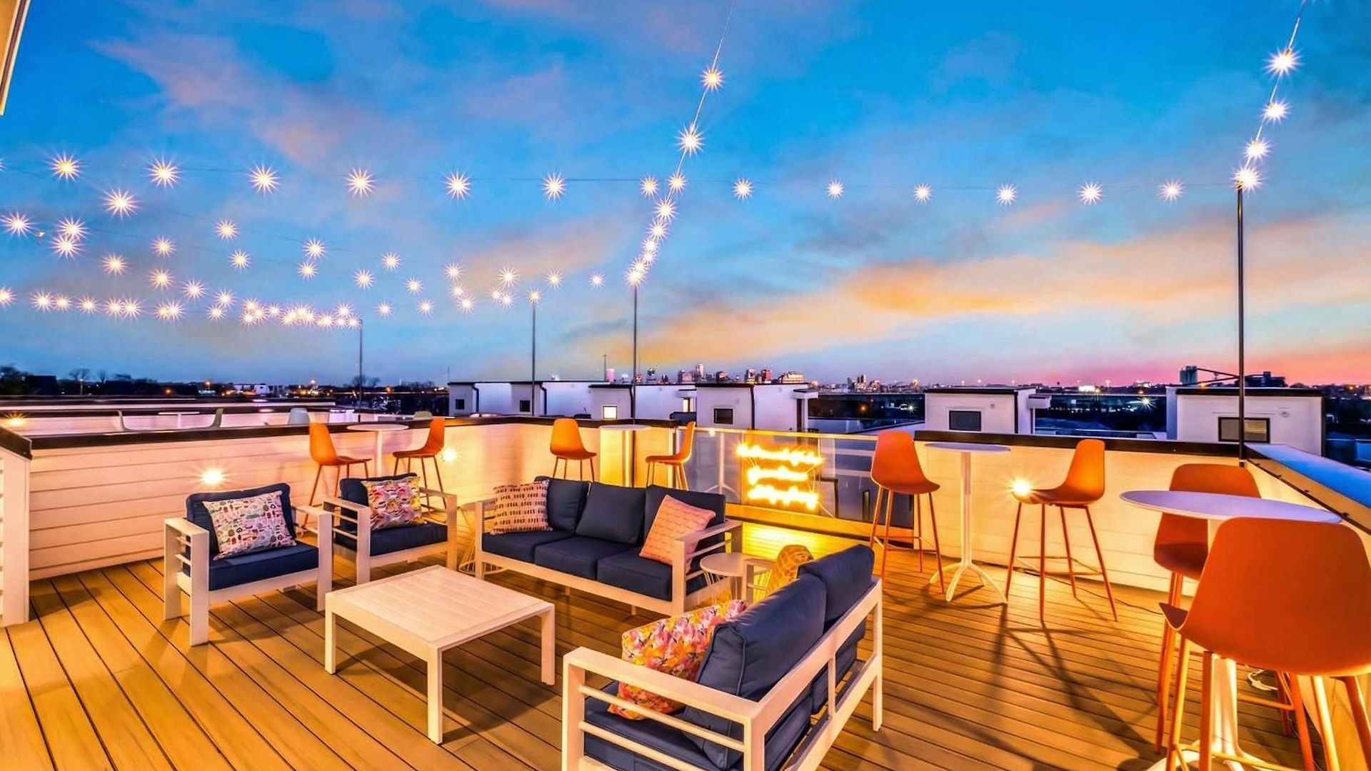 Holiday home Taylor Swift Inspired Hot Tub Rooftop Deck Views *