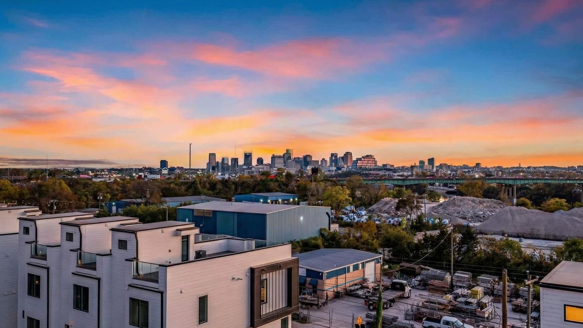Disco Themed Hot Tub & Rooftop Decks In Holiday home Nashville