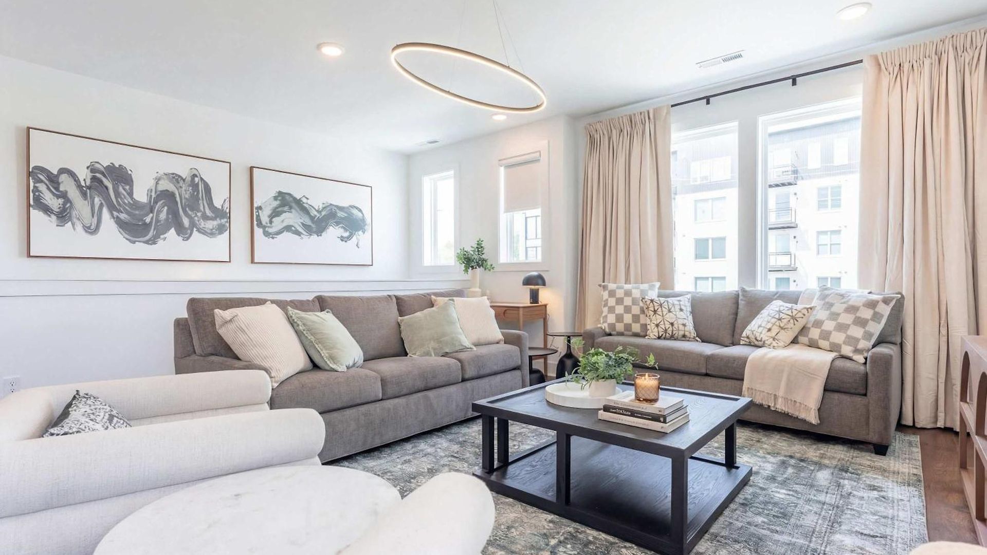 Holiday home Luxe 4br Retreat With Rooftop Fire Pit & Garage