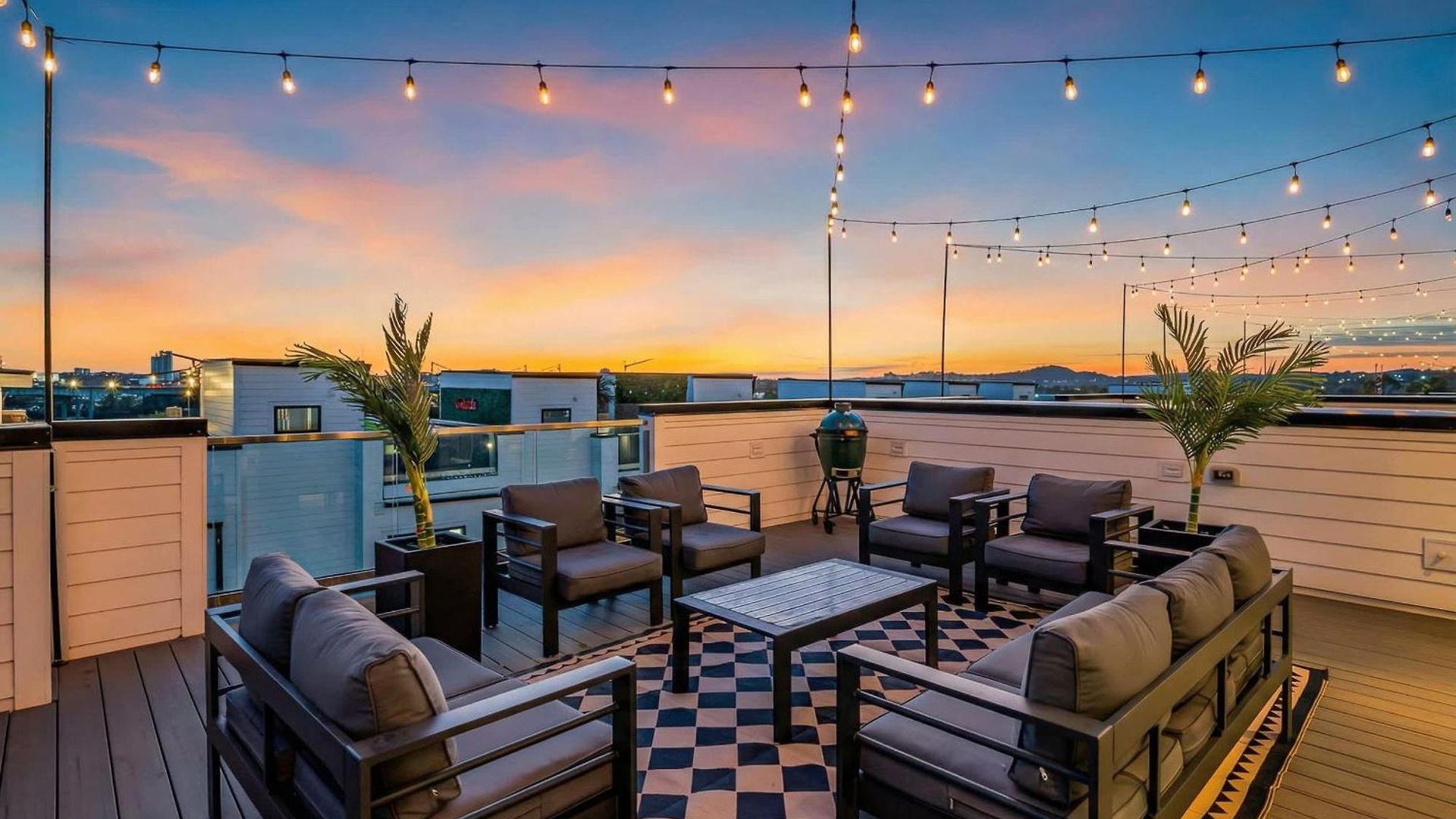 Rooftop Hot Tub Views Pac-man Pool Table Holiday home Nashville