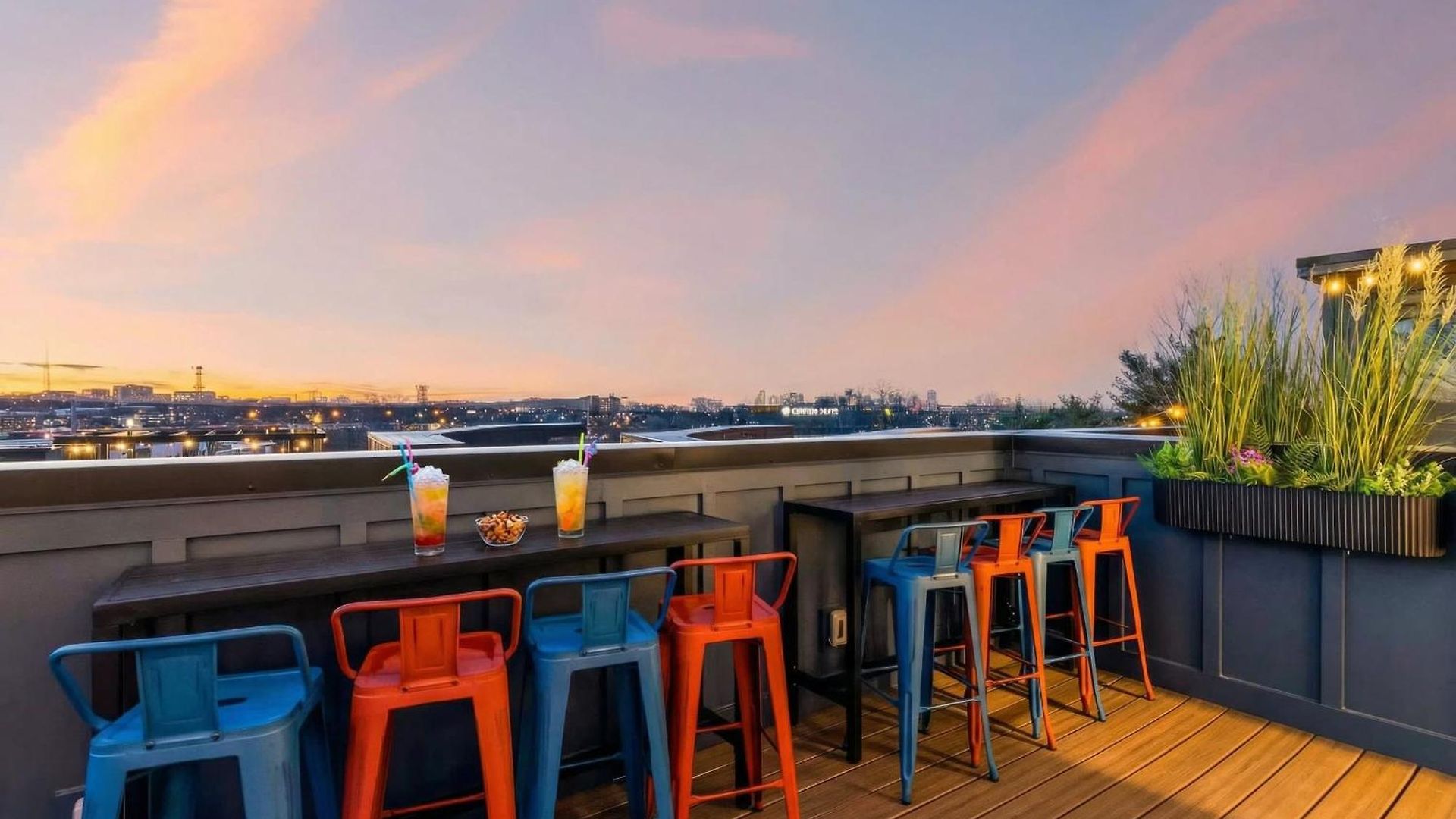 Holiday home Hot Tub Poker Pool Table & Rooftop Mls View Nashville