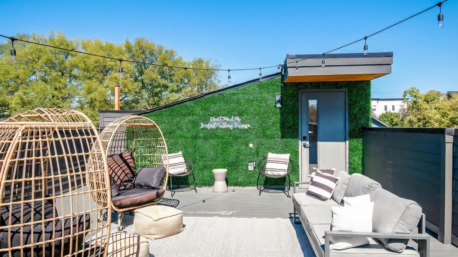 Dual Homes Rooftop Deck In Downtown Holiday home *