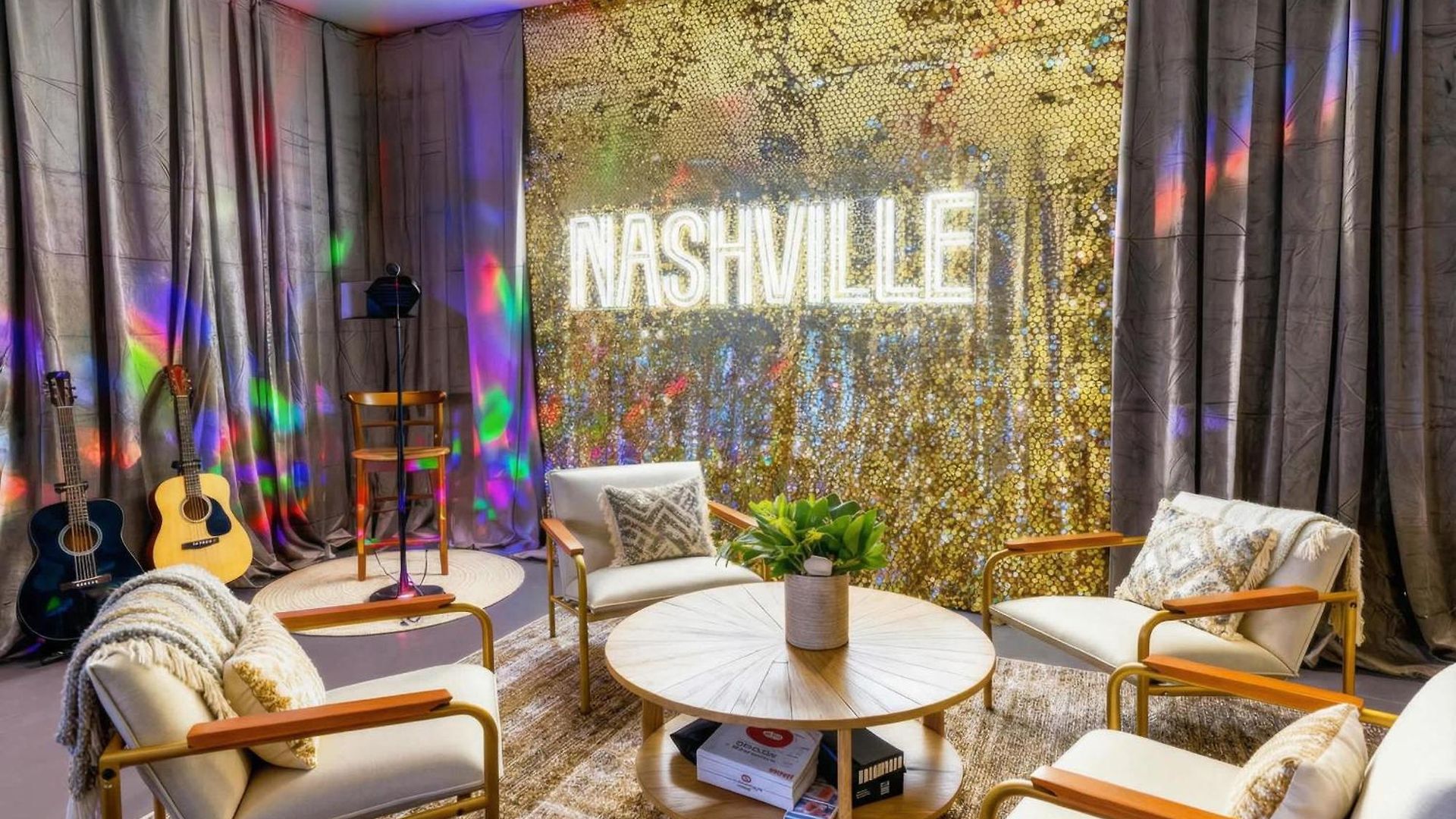 Holiday home Skyline Views With Double Rooftop Deck & Game Nashville