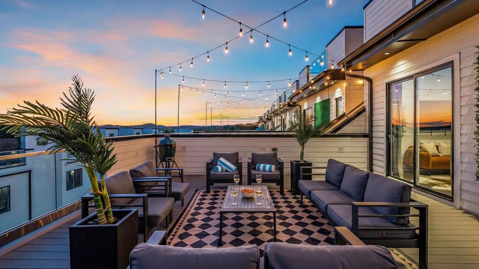 Rooftop Hot Tub Views Pac-man Pool Table *