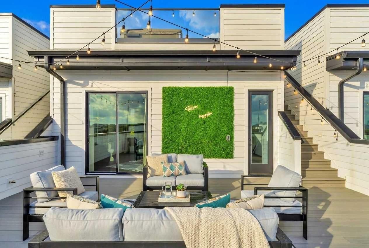 Double Rooftop Decks Hot Tub Karaoke *
