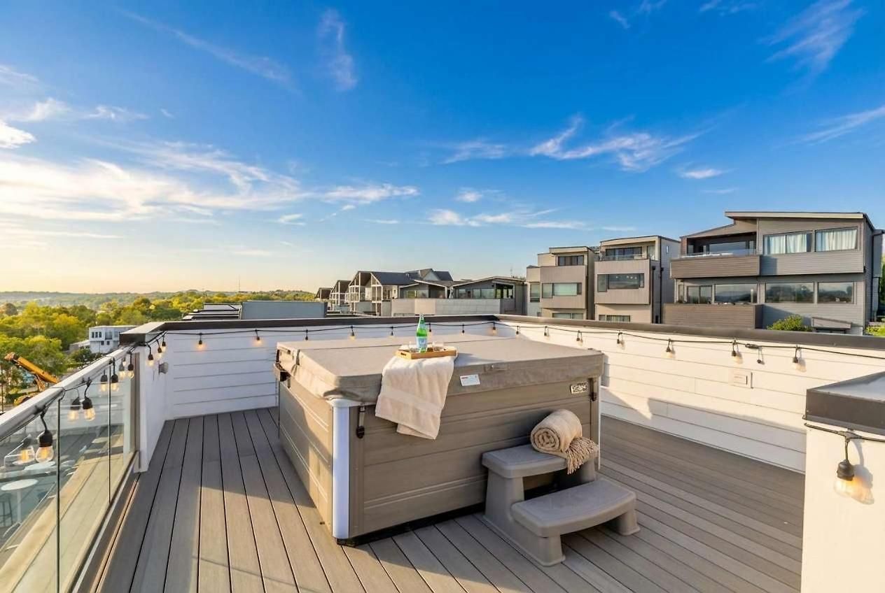 Double Rooftop Decks Hot Tub Karaoke Nashville