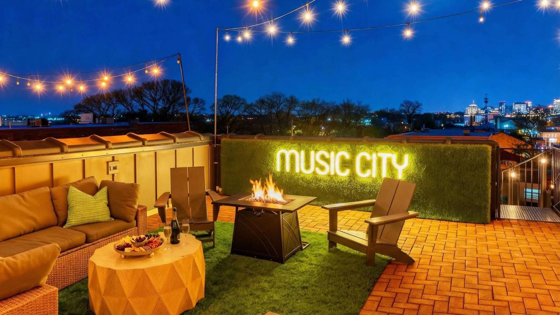 Skyline Views With Double Rooftop Deck & Game * Nashville