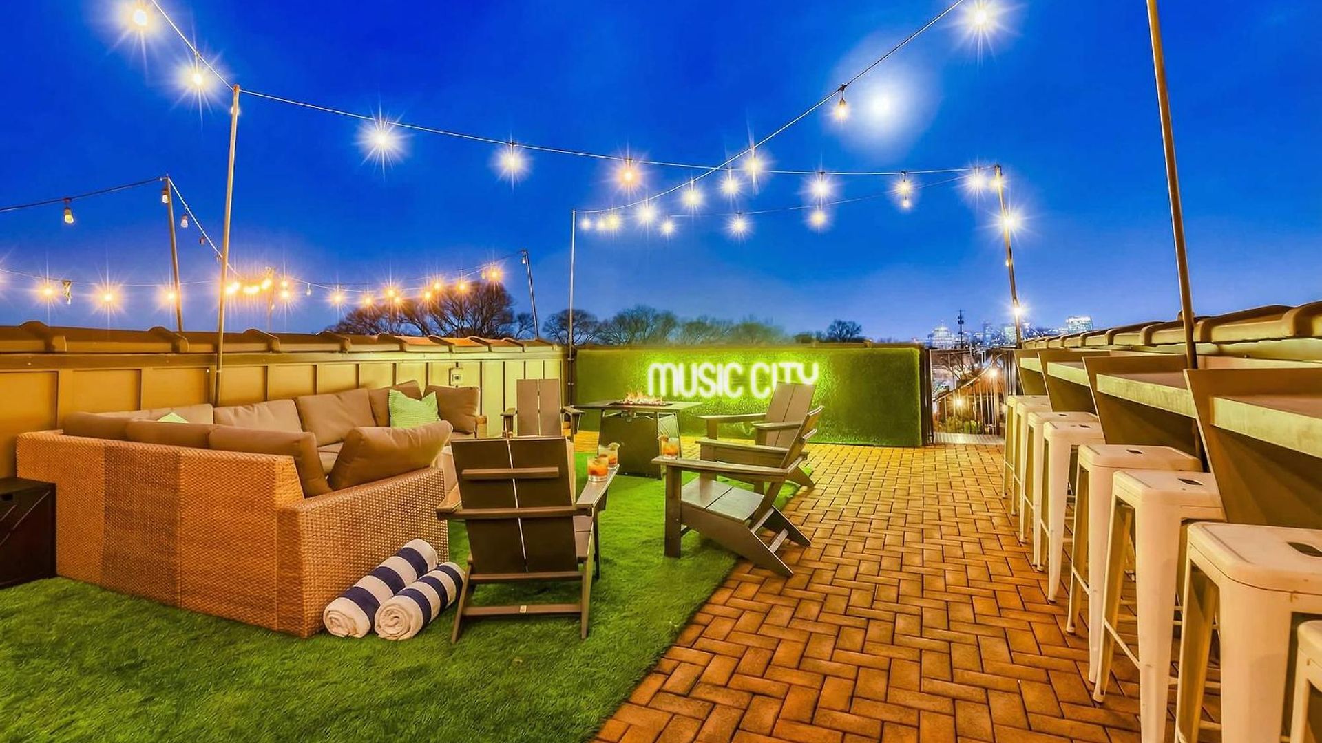 Holiday home Skyline Views With Double Rooftop Deck & Game Nashville