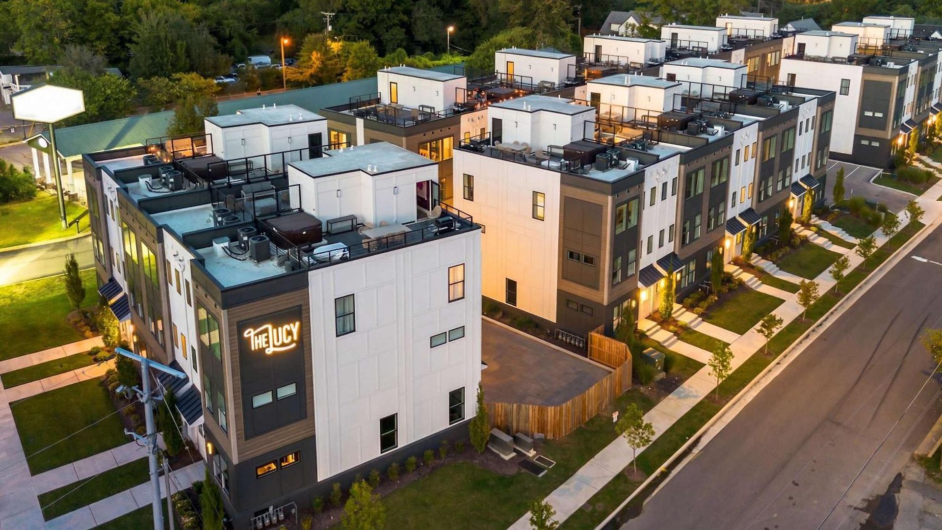 Luxe 4br Retreat With Rooftop Fire Pit & Garage Nashville