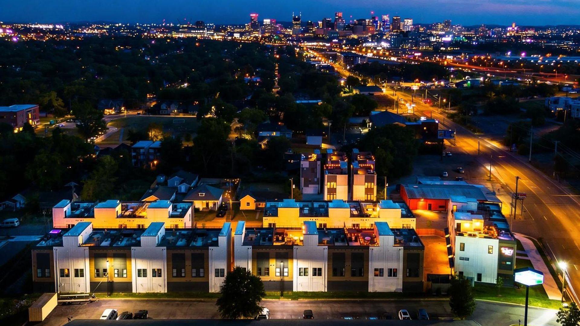 Luxe 4br Retreat With Rooftop Fire Pit & Garage Nashville
