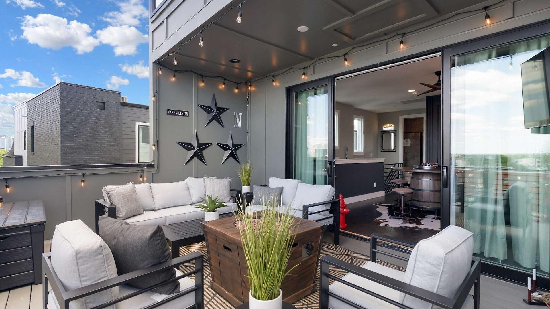 2 Homes! Broadway Views, Rooftops & Karaoke * Nashville