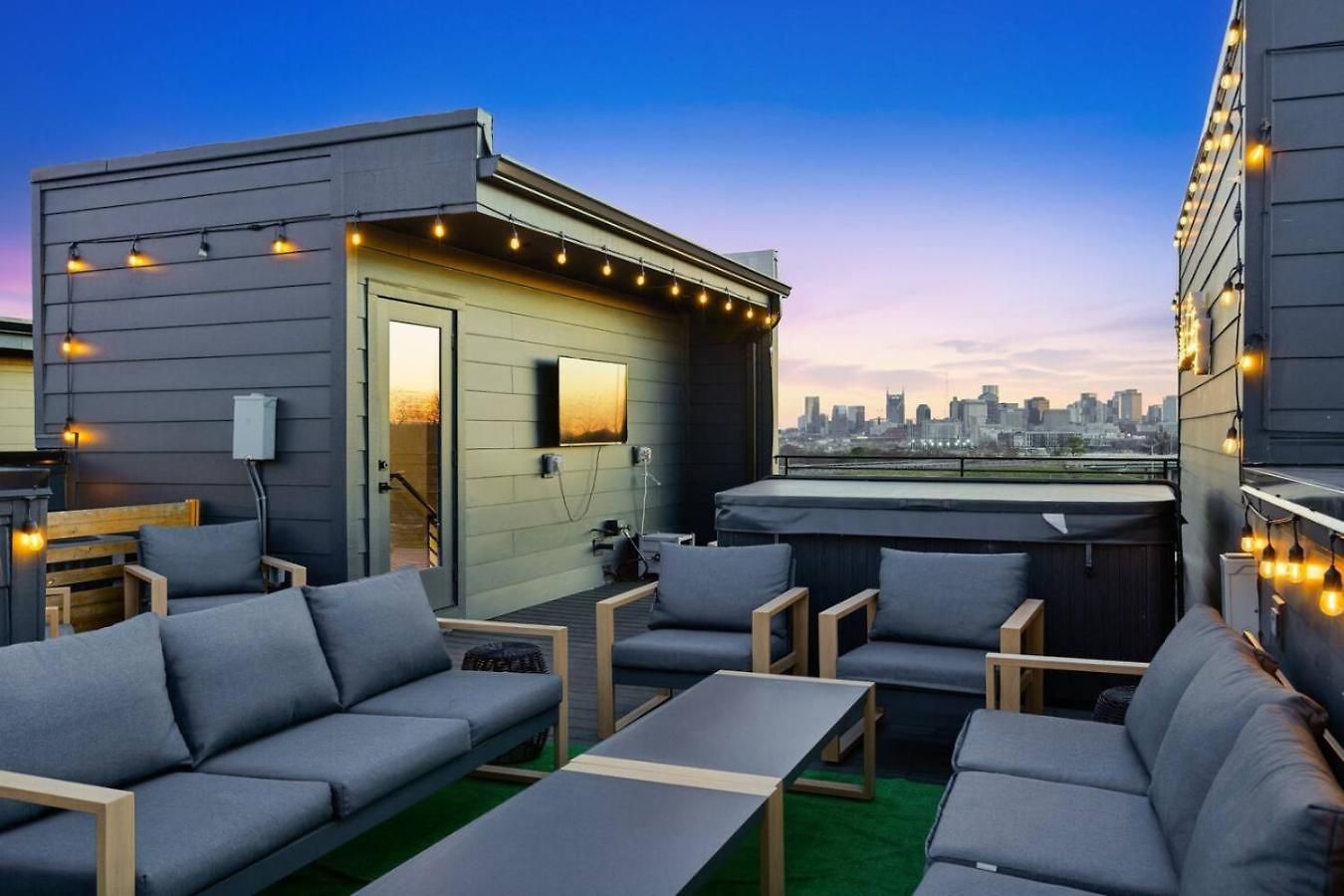 View With Hottub Rooftop Arcade Game And Parking * Nashville