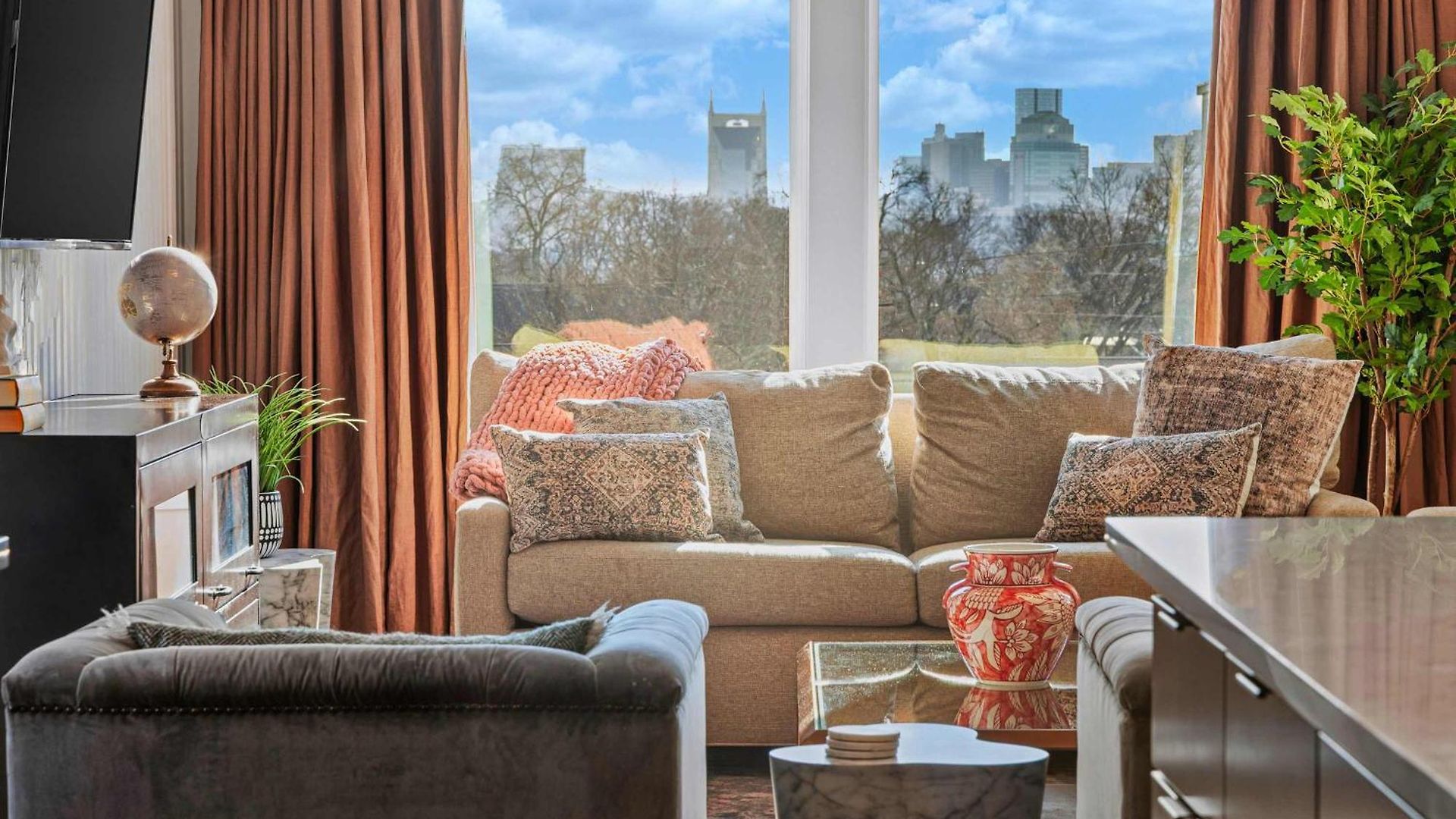 Nash Skyline Views Rooftop With Fire Pit Grill Holiday home *