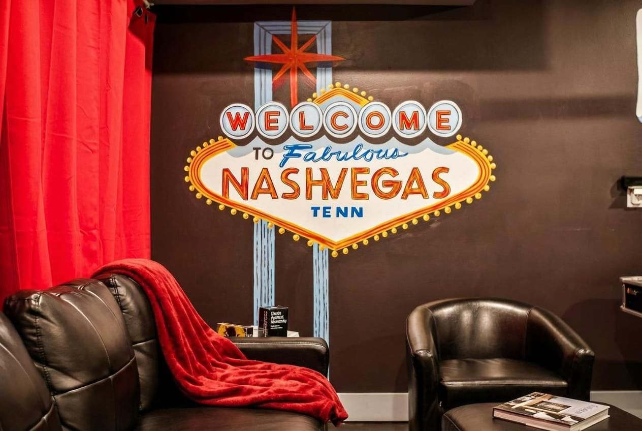 Private With Rooftop Game Near Downtown Holiday home Nashville