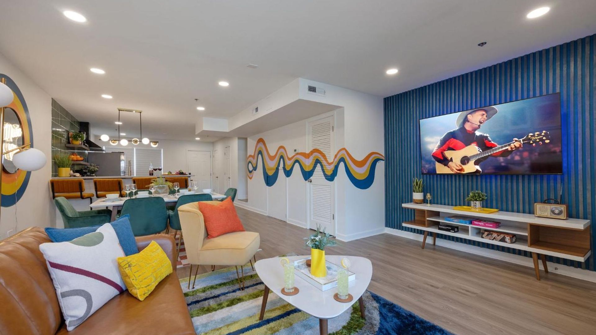 Funky Town - Walkable To Attractions Holiday home
