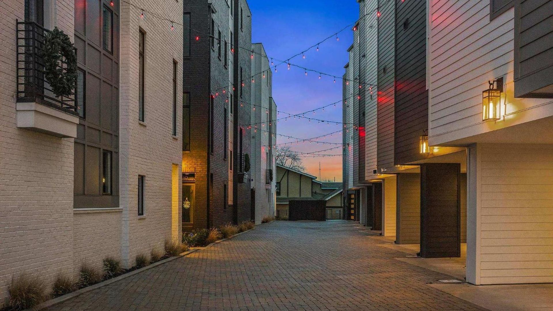 Elegant Nash Karaoke Haven With Rooftop Fire Table * Nashville