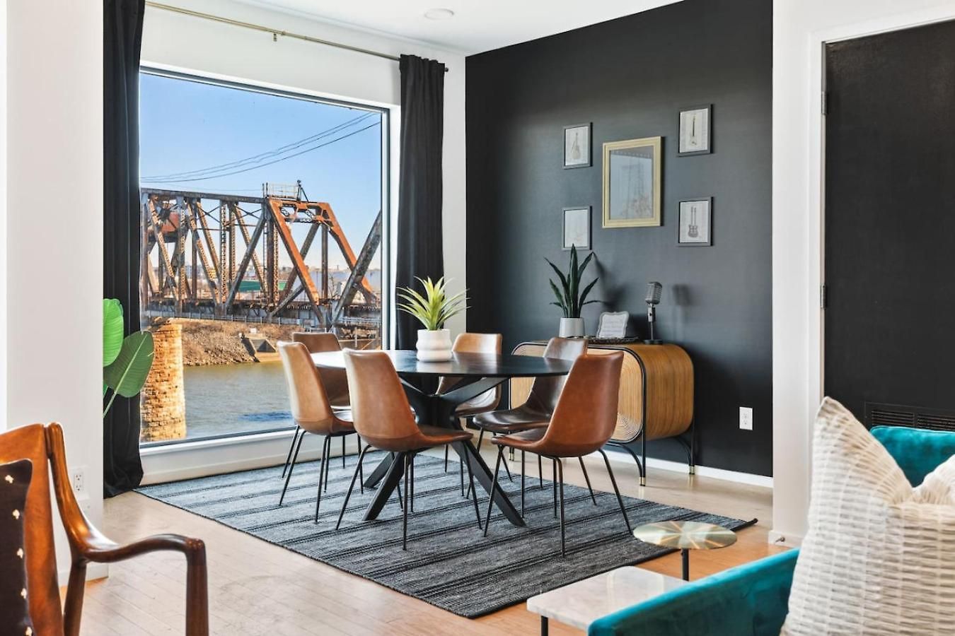 Riverfront Walk To Downtown With Garage Parking *